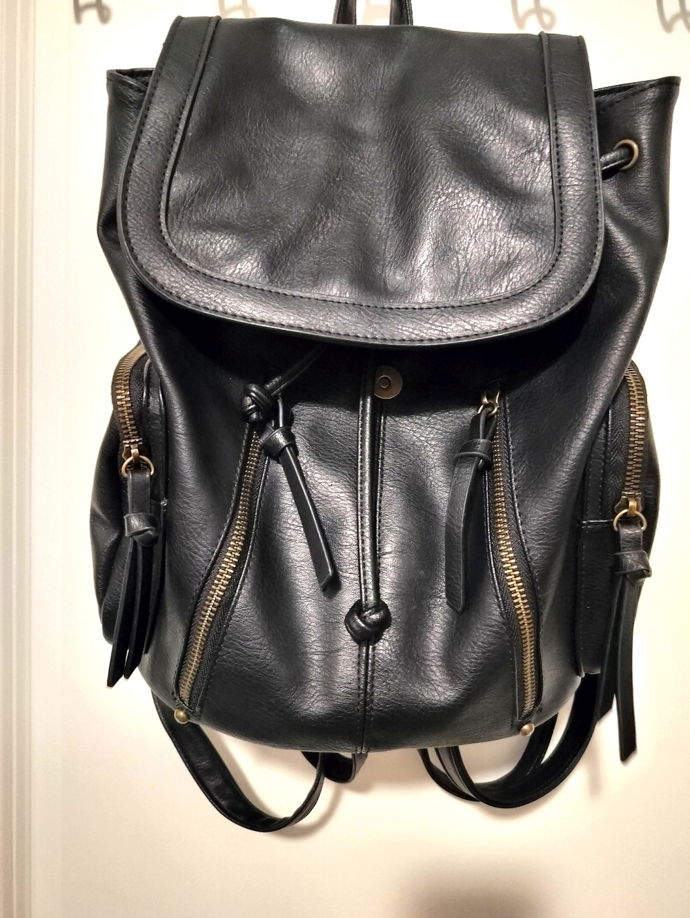 Under One Sky Black Textured Leather Label Accessory